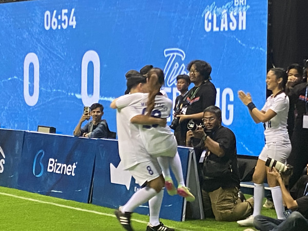 Romantis, Thariq Halilintar Gendong Aaliyah Massaid di Mini Soccer Clash
