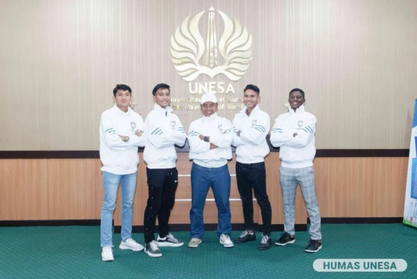 3 Potret Marselino Ferdinan Sambangi Kampus Unesa di Surabaya