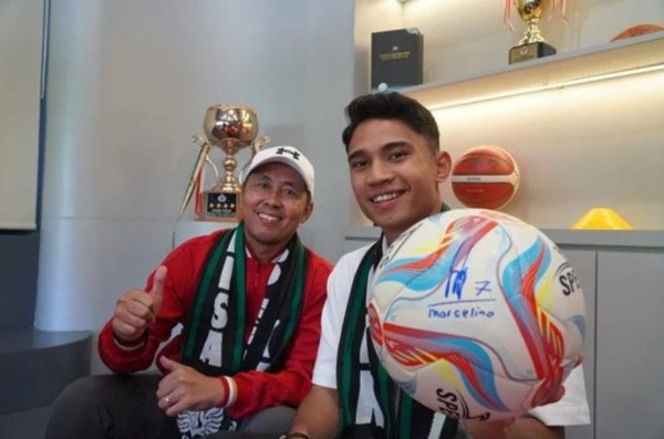 3 Potret Marselino Ferdinan Sambangi Kampus Unesa di Surabaya