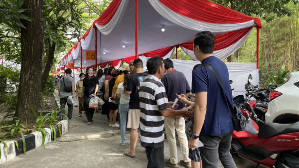 Unik! TPS di Kelapa Gading Terpanjang dan Ada Bazarnya