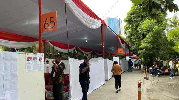 Unik! TPS di Kelapa Gading Terpanjang dan Ada Bazarnya