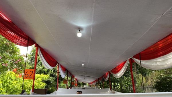 Unik! TPS di Kelapa Gading Terpanjang dan Ada Bazarnya