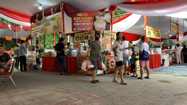 Unik! TPS di Kelapa Gading Terpanjang dan Ada Bazarnya