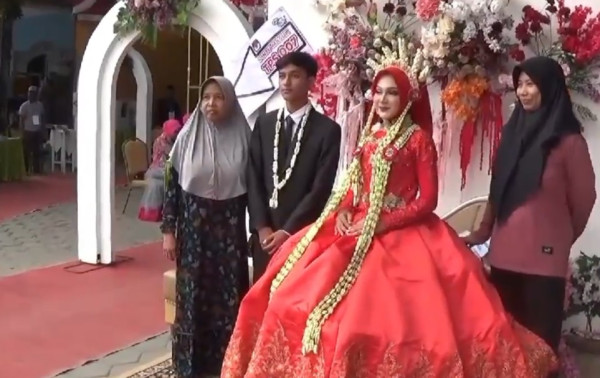 TPS Unik di Pilkada Bangkalan, Dekorasi Pengantin Penuh Bunga