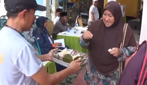 TPS Unik di Pilkada Bangkalan, Dekorasi Pengantin Penuh Bunga