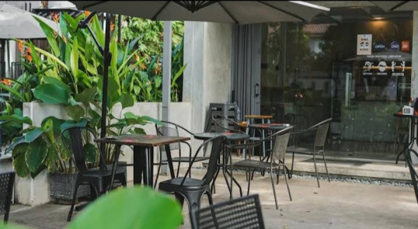 10 Rekomendasi Kafe di Jakarta Timur, Pemandangan LRT hingga Sungai Ciliwung