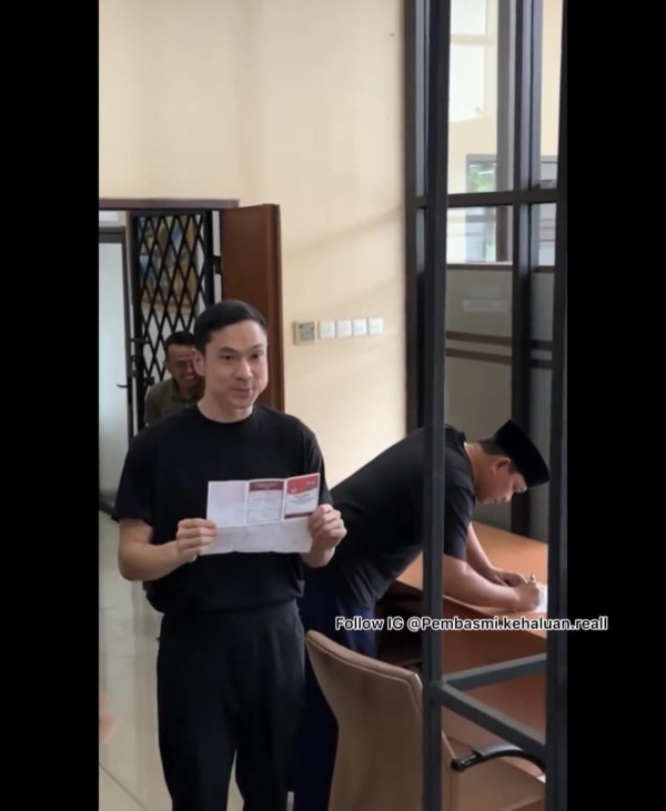 3 Potret Harvey Moeis Nyoblos di Penjara, Terlihat Makin Glowing