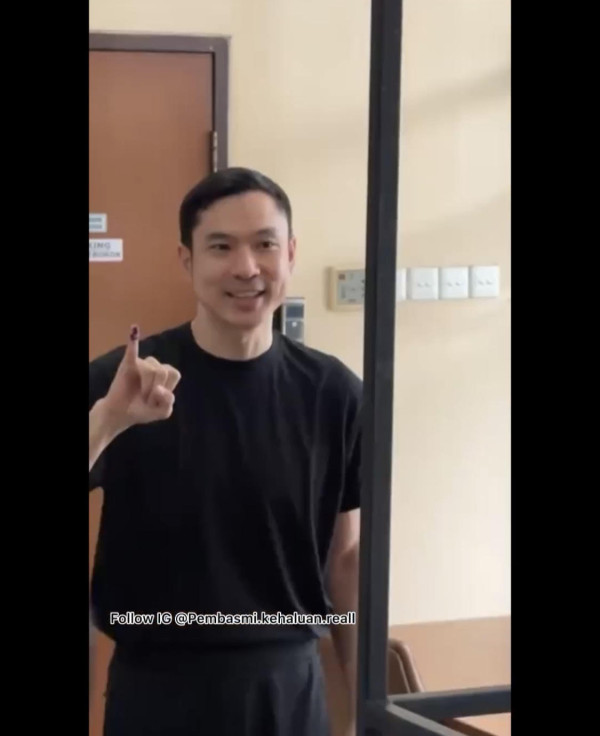 3 Potret Harvey Moeis Nyoblos di Penjara, Terlihat Makin Glowing