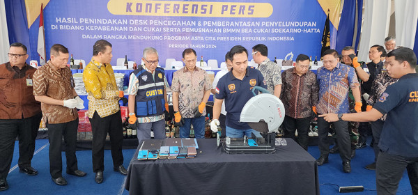 Termasuk Iphone 16, Bea Cukai Musnahkan Barang Selundupan Rp2,9 Miliar