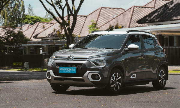 Mulai Distribusikan Mobil Listrik, Citroën Indonesia Serahkan Unit Citroën Ë-C3 All Eelectric di Kota Batam