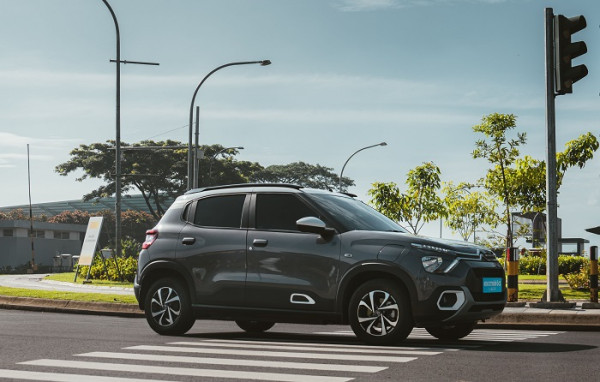Mulai Distribusikan Mobil Listrik, Citroën Indonesia Serahkan Unit Citroën Ë-C3 All Eelectric di Kota Batam