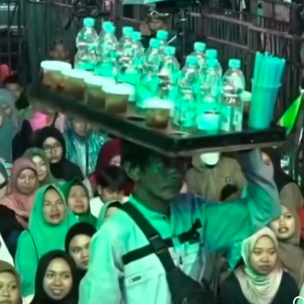 Terungkap, Ini Identitas Pedagang Es Teh yang Diolok-olok Gus Miftah
