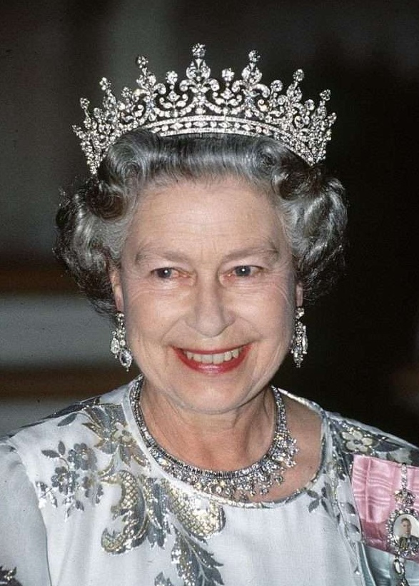 5 Tiara Terkenal Koleksi Ratu Elizabeth II, Mahkota Cantik Bernilai Sejarah