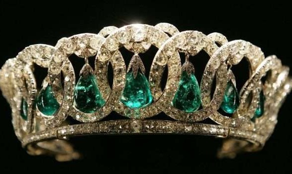 5 Tiara Terkenal Koleksi Ratu Elizabeth II, Mahkota Cantik Bernilai Sejarah