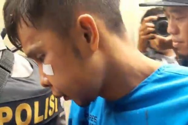 Beredar Video Pembunuh Nia Penjual Gorengan Lagi Santai di Warung usai Membunuh