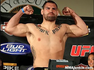 Deretan Petarung UFC yang Kariernya Berhenti karena Cedera