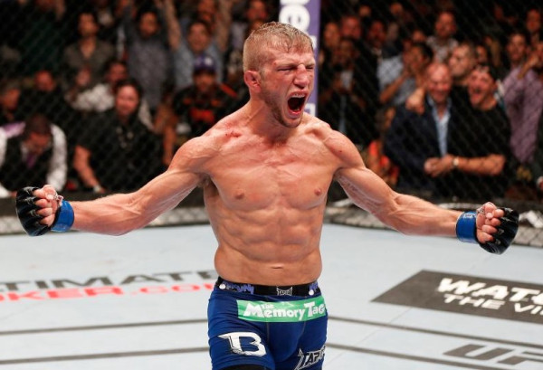 Deretan Petarung UFC yang Kariernya Berhenti karena Cedera