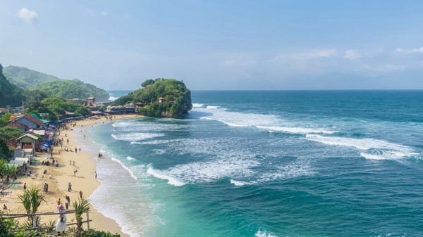 5 Pantai Pasir Putih Terindah Yogyakarta, Pemandangannya seperti di Luar Negeri