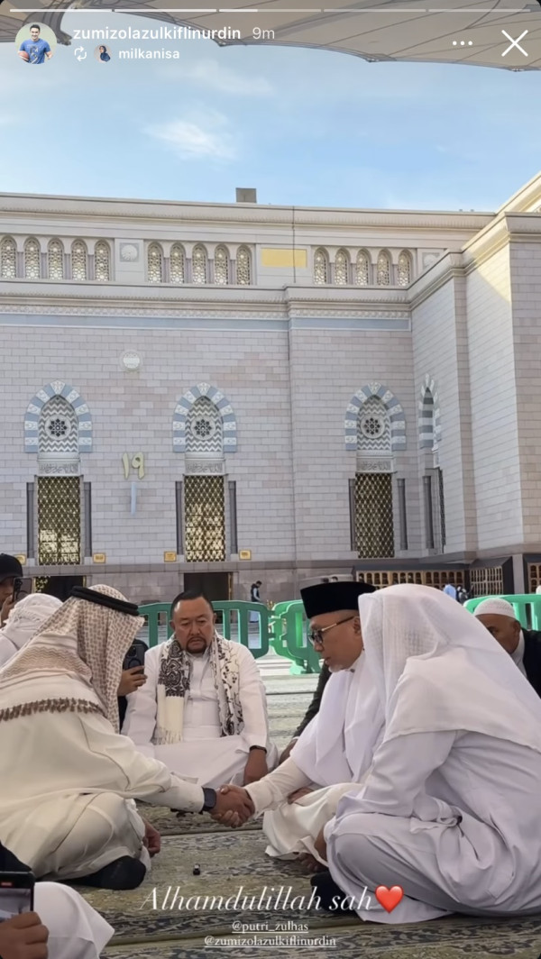 Zumi Zola dan Putri Zulhas Resmi Menikah di Madinah