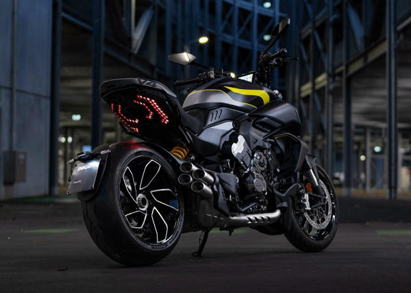Ducati Diavel Black Roadster Livery Meluncur, Grafis Karya Centro Stile