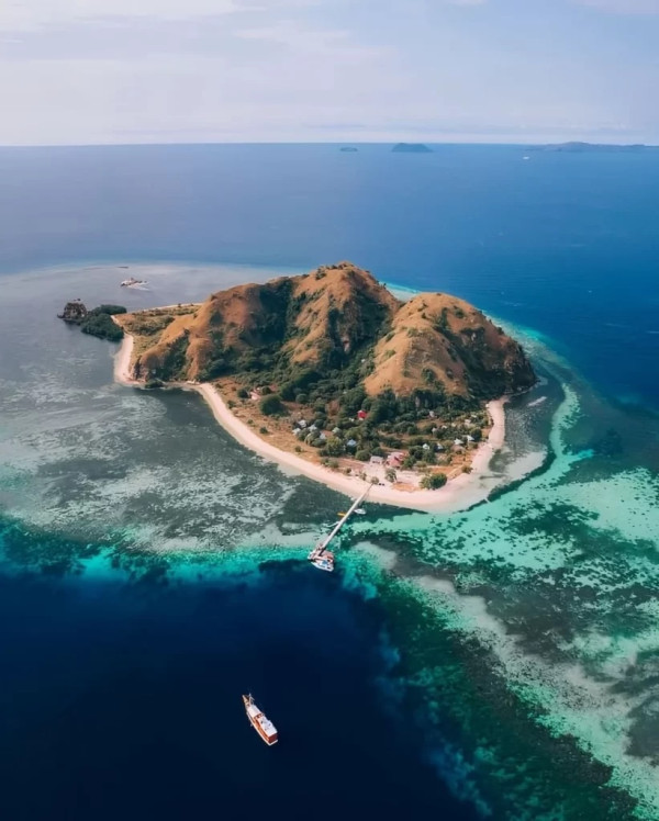 8 Pantai Terindah di Labuan Bajo, Surga Ujung Flores
