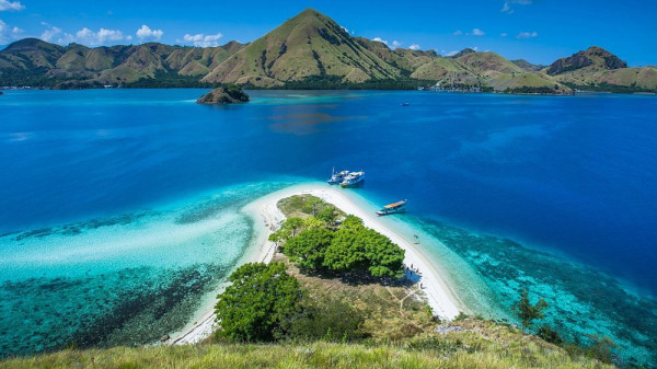 8 Pantai Terindah di Labuan Bajo, Surga Ujung Flores