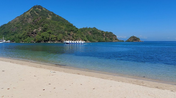 8 Pantai Terindah di Labuan Bajo, Surga Ujung Flores