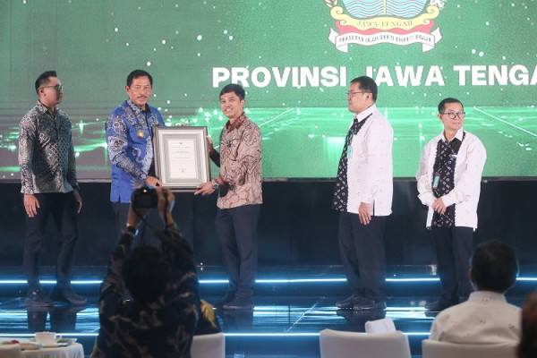 Pemprov Jateng Terima Penghargaan Sanitasi Total Berbasis Masyarakat