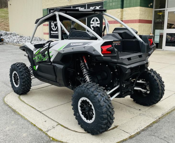 Kawasaki Teryx KRX4 1000, Kendaraan Off-Road 4 Penumpang Senyaman SUV