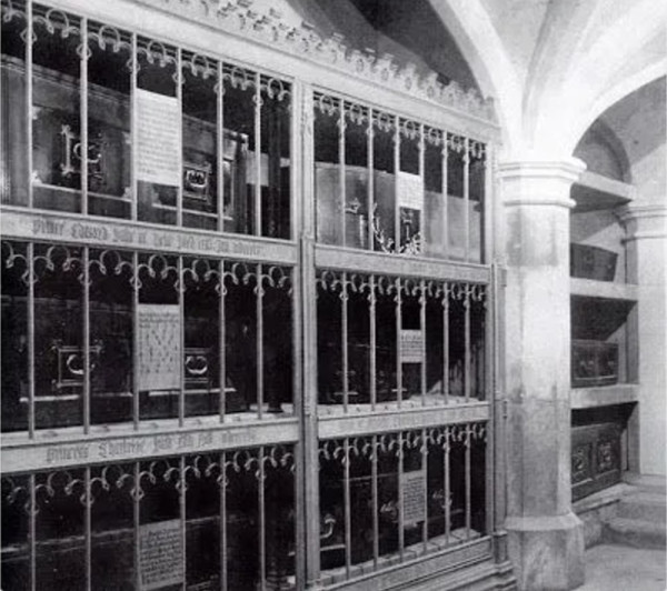 10 Fakta Misterius Royal Vault, Lokasi Pemakaman Rahasia Kerajaan Inggris