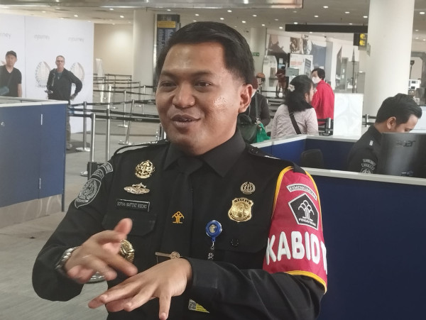 Penumpang di Bandara Kualanamu Diprediksi Meningkat saat Nataru, Imigrasi Medan Lakukan Ini