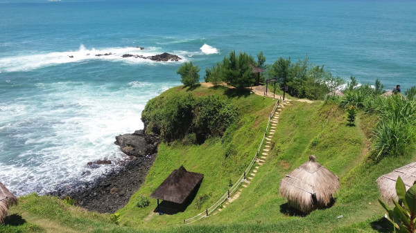 10 Pantai Terindah di Kebumen, Rekomendasi Destinasi Liburan Akhir Tahun Bareng Keluarga
