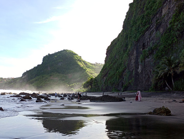10 Pantai Terindah di Kebumen, Rekomendasi Destinasi Liburan Akhir Tahun Bareng Keluarga