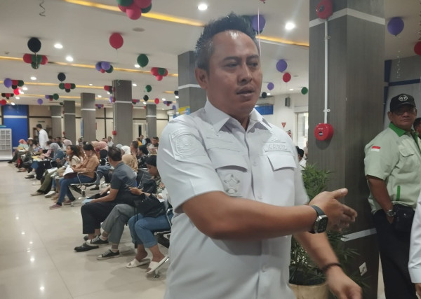 Jelang Nataru, Kantor Imigrasi Medan Dibanjiri Pemohon Paspor