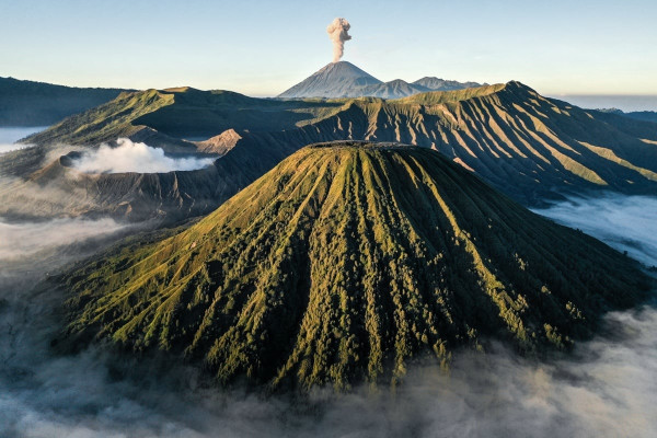 10 Rekomendasi Paket Wisata di Jawa Timur, dari Pantai hingga Gunung