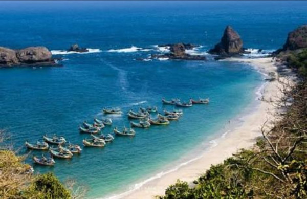 10 Rekomendasi Paket Wisata di Jawa Timur, dari Pantai hingga Gunung