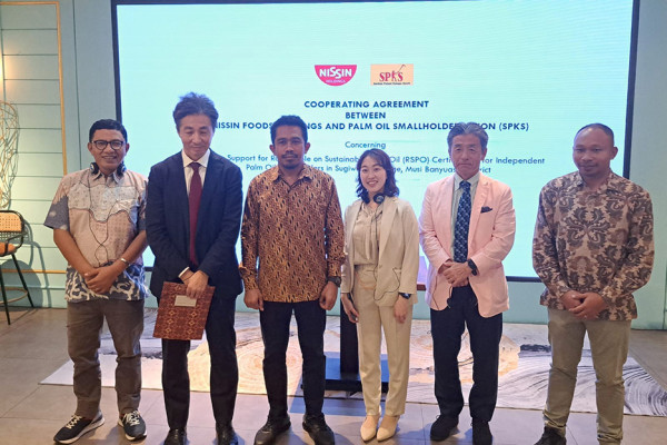 Membantu Petani Sawit Rakyat Menembus Supply Chain Industri Jepang