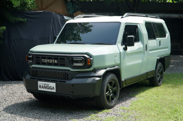 Toyota Hadirkan All New Hilux Rangga SUV Concept di Surabaya