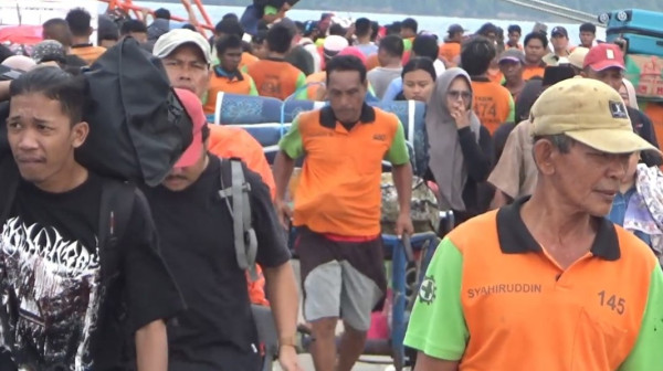 Jelang Nataru, Ribuan Penumpang Tiba di Pelabuhan Nusantara Parepare