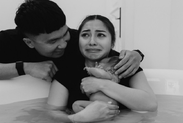 4 Potret Nikita Willy Melahirkan lewat Persalinan Water Birth