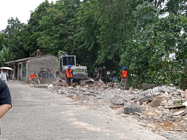 140 Bangunan Liar di Pancoran Mas Depok Dibongkar, Didominasi Garasi Mobil