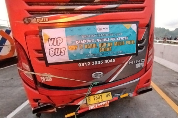 Detik-detik Truk Mundur Tabrak Bus Pariwisata di Tol Pandaan Akibatkan 4 Orang Tewas