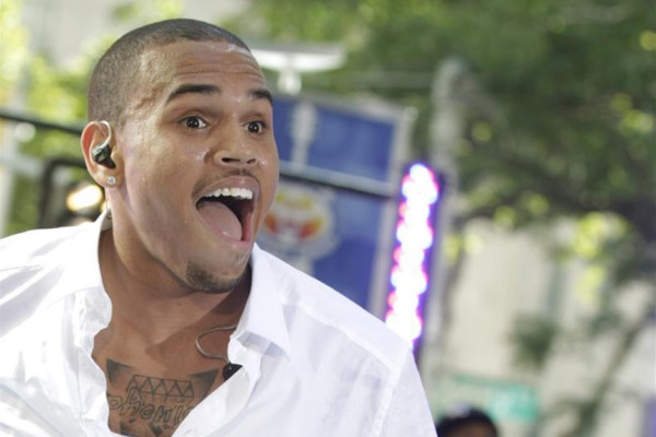 Chris Brown Diduga Pakai Dana Bantuan Covid-19 untuk Pesta, dan Liburan Mewah