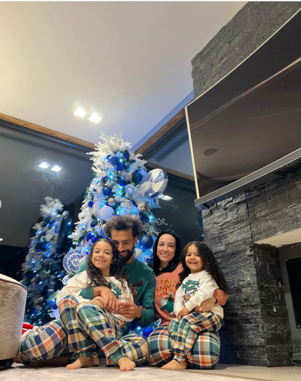 3 Potret Mohamed Salah Merayakan Natal Bersama Keluarganya, Menuai Ragam Komentar Warganet