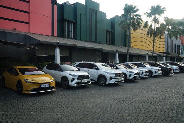 Mobil Hybrid Laris Manis di Indonesia, Toyota dan Suzuki Goyang Pasar!