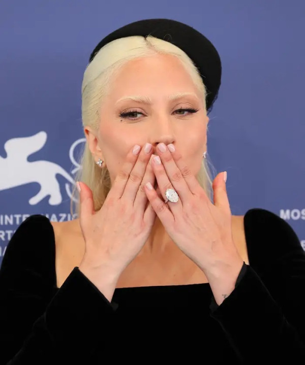 7 Cincin Tunangan Artis Termewah 2024, Lady Gaga Bertakhta Berlian Besar