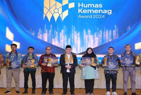 Jurnalis SINDOnews.com Terima Penghargaan Humas Kemenag Award 2024