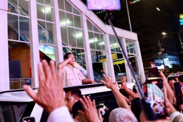 Momen Prabowo Sapa Warga Jakarta di Bundaran Hotel Indonesia