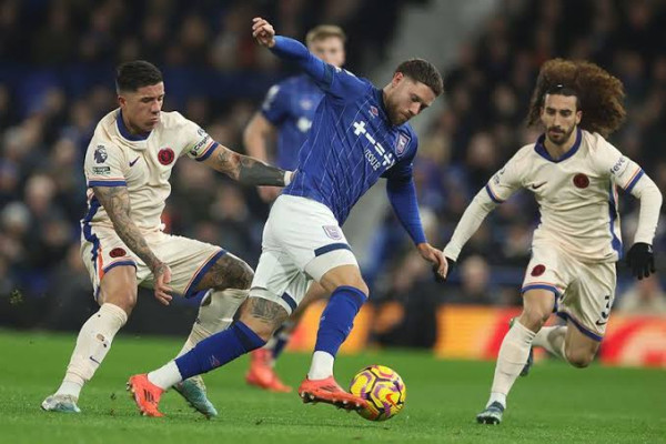 Chelsea dan Manchester United Tutup Tahun dengan Kekalahan