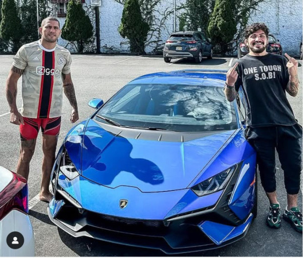 5 Petarung UFC dengan Koleksi Mobil Mewah: Khabib Nurmagomedov Pakai Apa?